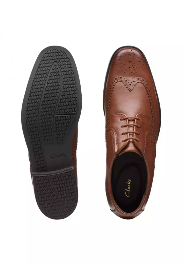 Clarks Clarks Howard Wing Dark Tan Leather Mens Shoes with Cushion Plus and Medal Rated Tannery Technology