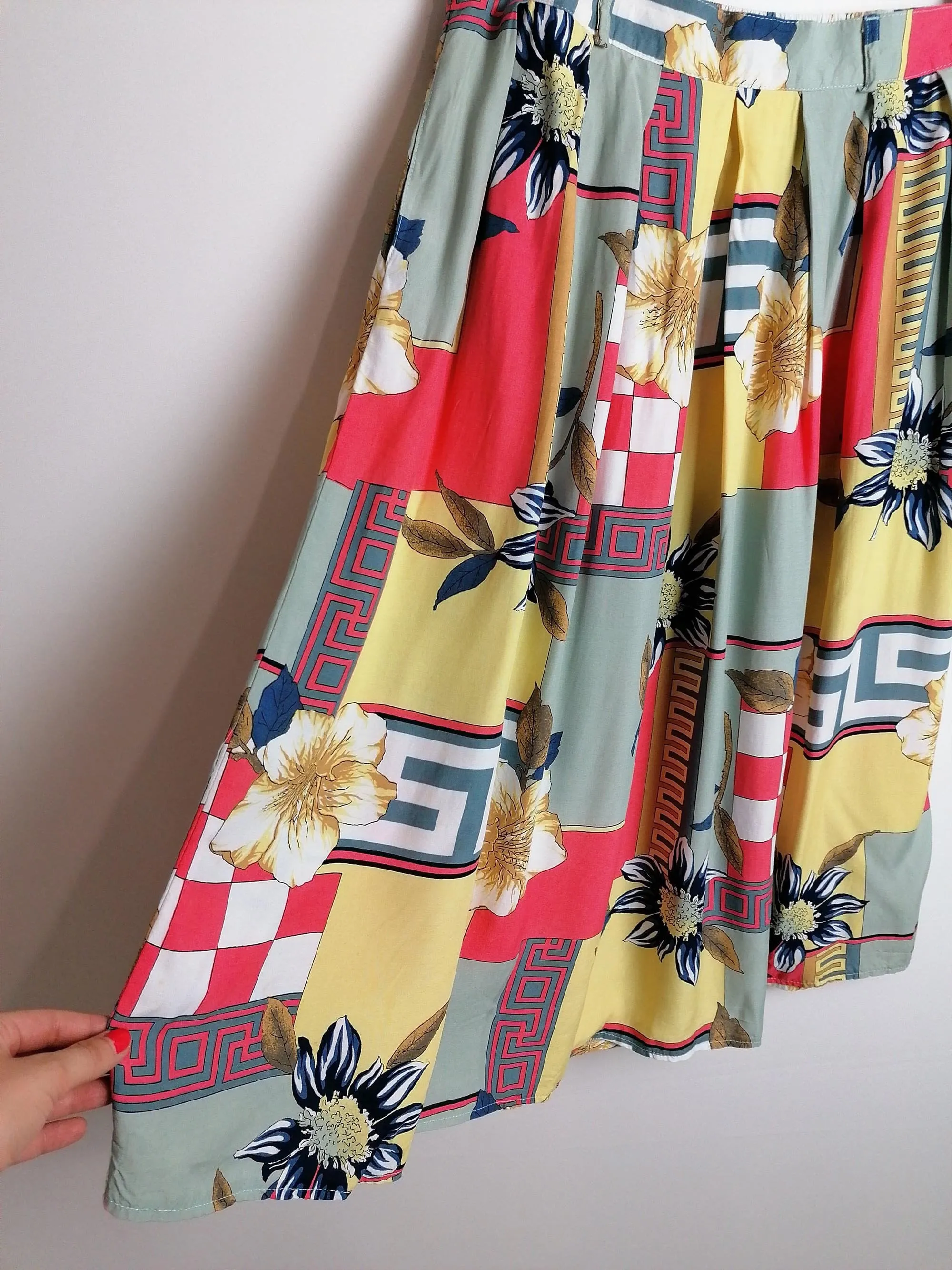 Retro Skirt Scarf Print - size M